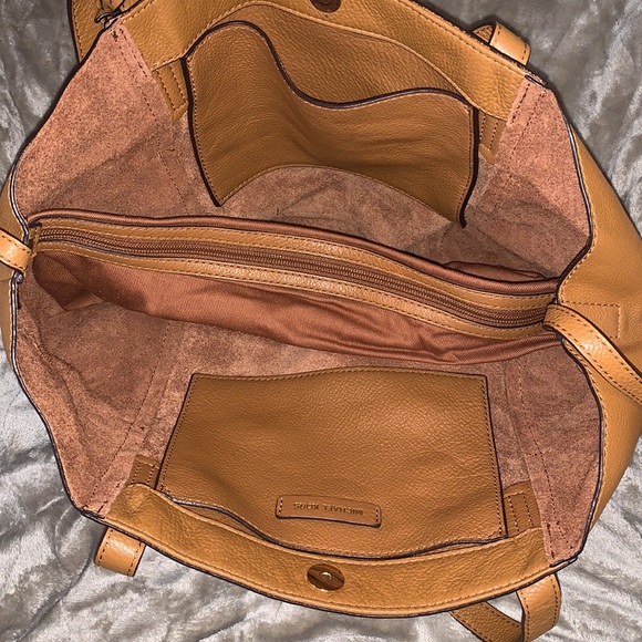 Large Michael Kors Tan/Brown Leather Ashbury Shoulder Bag - Picture 5 of 8